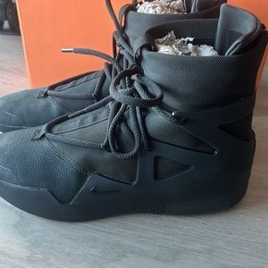 Used Nike air fear of god 1”s with extra laces